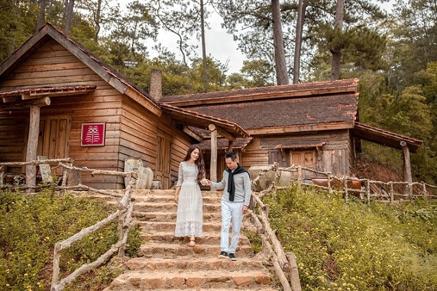 Vợ chồng Lý Hải càng thêm gắn kết từ khi anh từ bỏ vai trò ca sĩ chuyển sang làm phim. Giọng ca "Trọn đời bên em" cho biết vợ chính là động lực lớn nhất để anh có thể tập trung hết mình cho công việc.