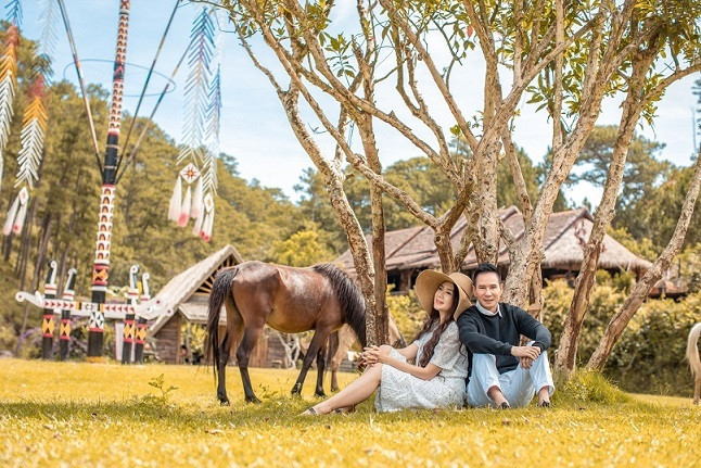 10 năm cuộc hôn nhân, Lý Hải và Minh Hà luôn cố gắng giữ nề nếp, hạnh phúc trong gia đình. "Tôi thấy mình hạnh phúc vì hôn nhân của chúng tôi sau bao nhiêu năm vẫn bình lặng, yên ổn. Chúng tôi giờ đây sống không chỉ cho chính mình, mà còn cho các con", Lý Hải chia sẻ với VietNamNet.