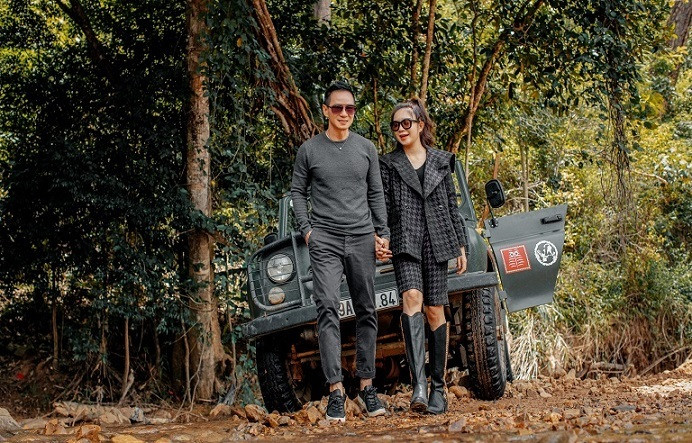 2020 đánh dấu một thập kỷ làm vợ chồng của Lý Hải - Minh Hà. Để chuẩn bị cho lễ kỷ niệm 10 năm ngày cưới, cặp đôi đã cùng thực hiện bộ hình lãng mạn tại làng Cù Lần (Lạc Dương – Lâm Đồng).