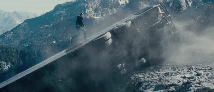 Màn thoát thân bên mép vực trong Fast &amp; Furious 7 (2015): Trong cảnh phim, Brian và phản diện cùng thoát thân khỏi chiếc xe bị lật nghiêng và đang trôi về phía vực. Kẻ phản diện tẩu thoát, nhốt Brian trong chiếc xe giờ đã trôi được một nửa ra mép vực. Nam diễn viên trèo ra bên ngoài xe, ngay khi nó bắt đầu trôi xuống. Trong cảnh cuối, Brian guồng chân chạy dọc thân xe về phía đường, trong khi cả chiếc xe đang nhanh chóng rơi xuống.