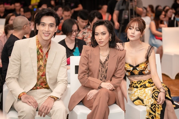 Những người bạn trong "hội ế" cũng gây ấn tượng riêng với màn xuất hiện của mình.