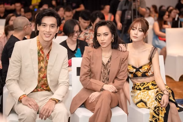 Những người bạn trong "hội ế" cũng gây ấn tượng riêng với màn xuất hiện của mình.