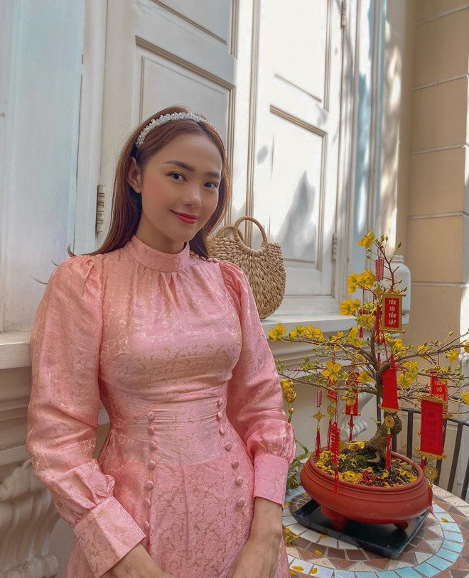 So với hình ảnh bị chê gầy guộc cách đây không lâu, Minh Hằng cho thấy cô đã lấy lại vóc dáng cân đối.