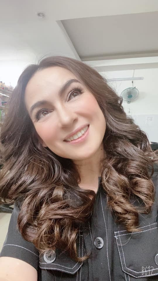 Phi Nhung nhận định: "25 tuổi sống vì kỳ vọng, 30 tuổi sống vì lo toan, 40 tuổi mới thật sự sống vì chính mình. 40 tuổi, bạn đã hiểu thấu nhiều điều, có một trái tim rộng lượng và chuyên tâm, trầm lặng hơn".