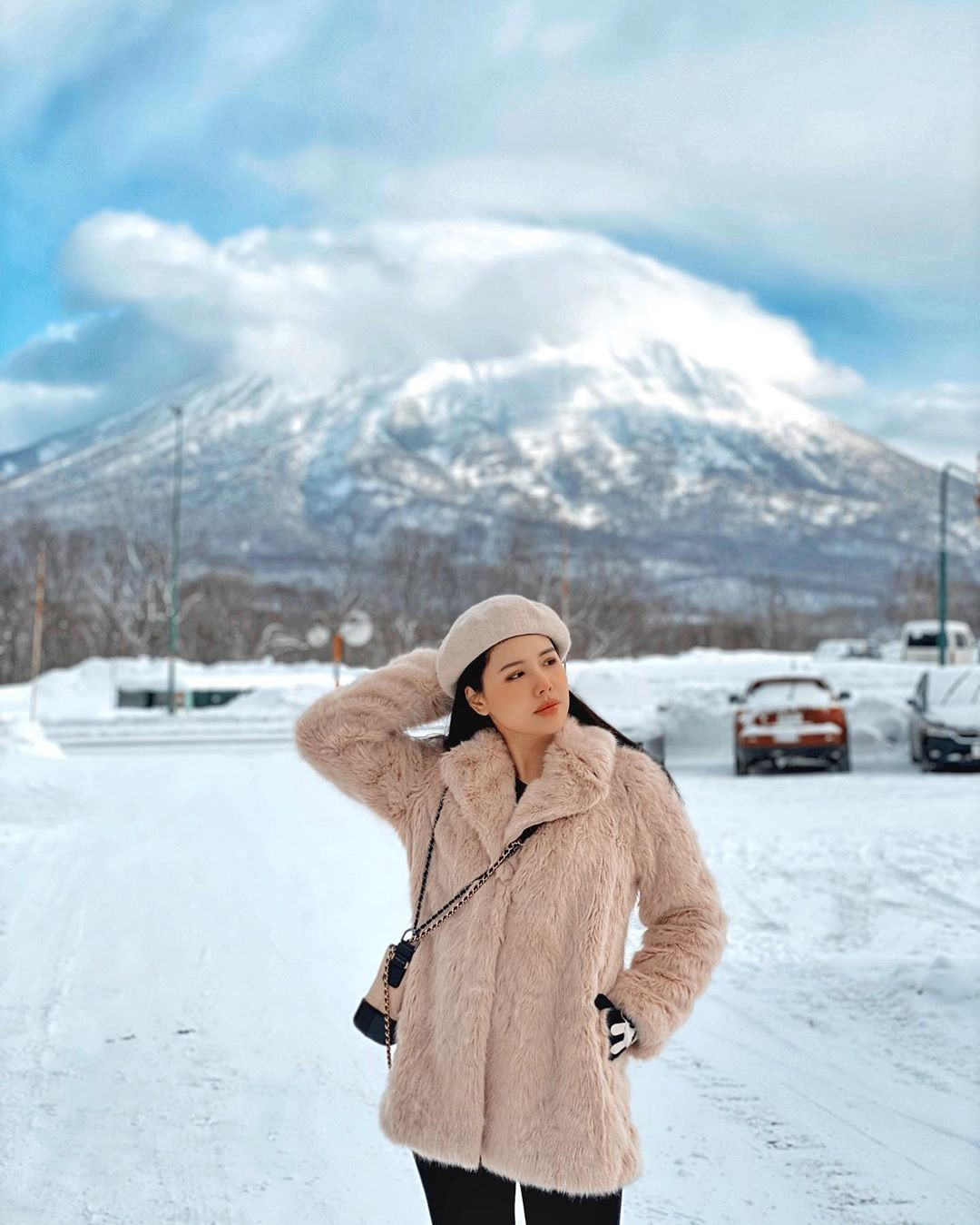 Phanh Lee khoe hình thả dáng ở Nhật trên đồi tuyết trắng cùng dòng trạng thái: "Chỉ còn những mùa nhớ".