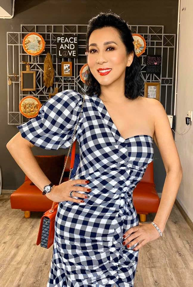 Ve goi cam cua my nhan van chung giuong voi tinh tre sau chia tay