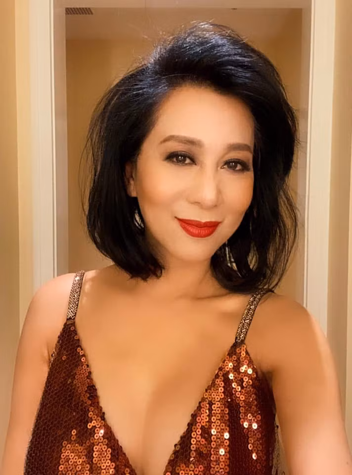 Không chỉ được yêu mến bởi cách dẫn dắt chương trình có duyên, nữ MC còn khiến nhiều người phát ghen với vẻ đẹp không tuổi.