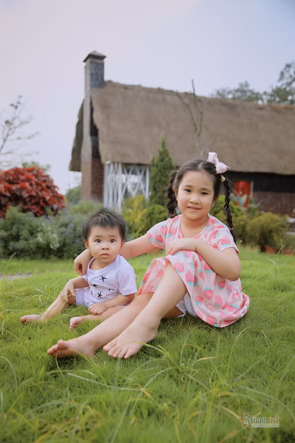 2 con gái đáng yêu của NSND Tự Long.