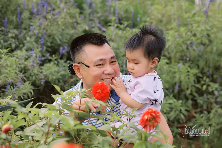 Là một người rất kín tiếng, Tự Long rất ít khi chia sẻ về những câu chuyện đời tư của mình với truyền thông.