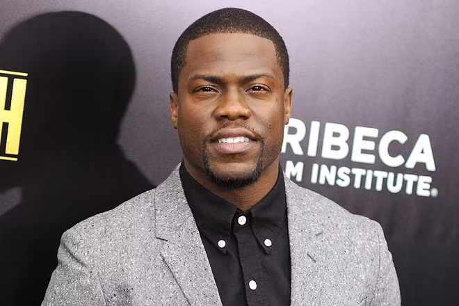 Oscar 2019 trở thành lễ trao giải không người dẫn dắt khi nam diễn viên Kevin Hart tuyên bố rút khỏi vai trò MC. Lý do tài tử vắng mặt tại giải này vì những tuyên bố miệt thị cộng đồng LGBT trong quá khứ. Fan của Oscar cho rằng anh không đủ tư cách để dẫn dắt tại sự kiện điện ảnh được mệnh danh là danh giá nhất hành tinh. Để giải quyết sự cố trên, Viện Hàn lâm Mỹ đã mời các ngôi sao Hollywood dẫn từng phần nhỏ của buổi lễ.