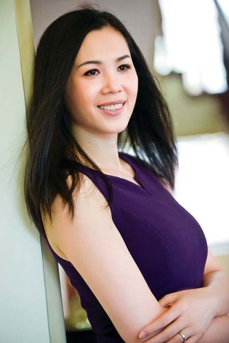  Á hậu Vi Thị Đông từng chia sẻ công việc này là ước mơ từ nhỏ của mình nên quyết định phải theo đuổi.