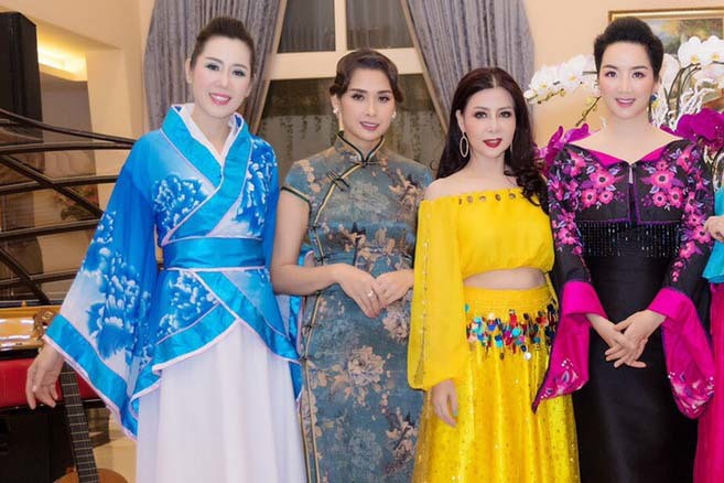 Ở tuổi 45, Á hậu Vi Thị Đông vẫn khiến nhiều người một lần nữa bất ngờ về nhan sắc kiều diễm của mình khi đọ sắc cùng những người đẹp cùng trang lứa.