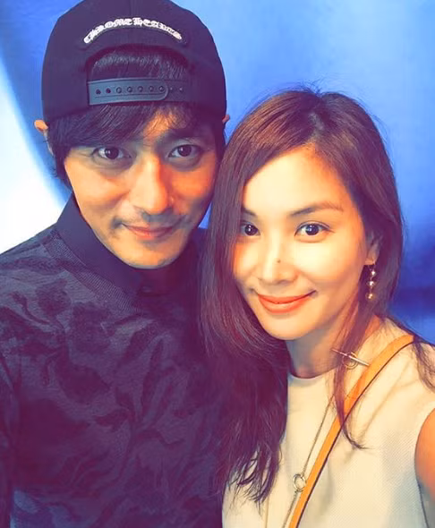 Jang Dong Gun dua vo di Hawaii giua be boi tim gai mua dam