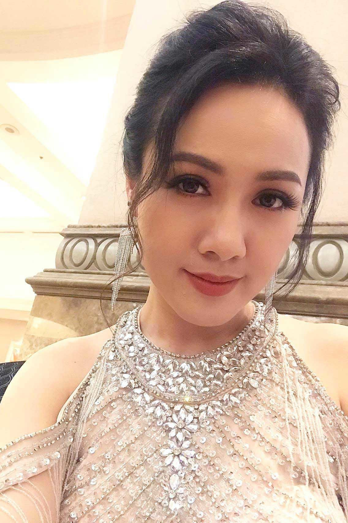 BTV Hoài Anh khoe nhan sắc quyến rũ, sang trọng khác hẳn khi dẫn trên truyền hình.