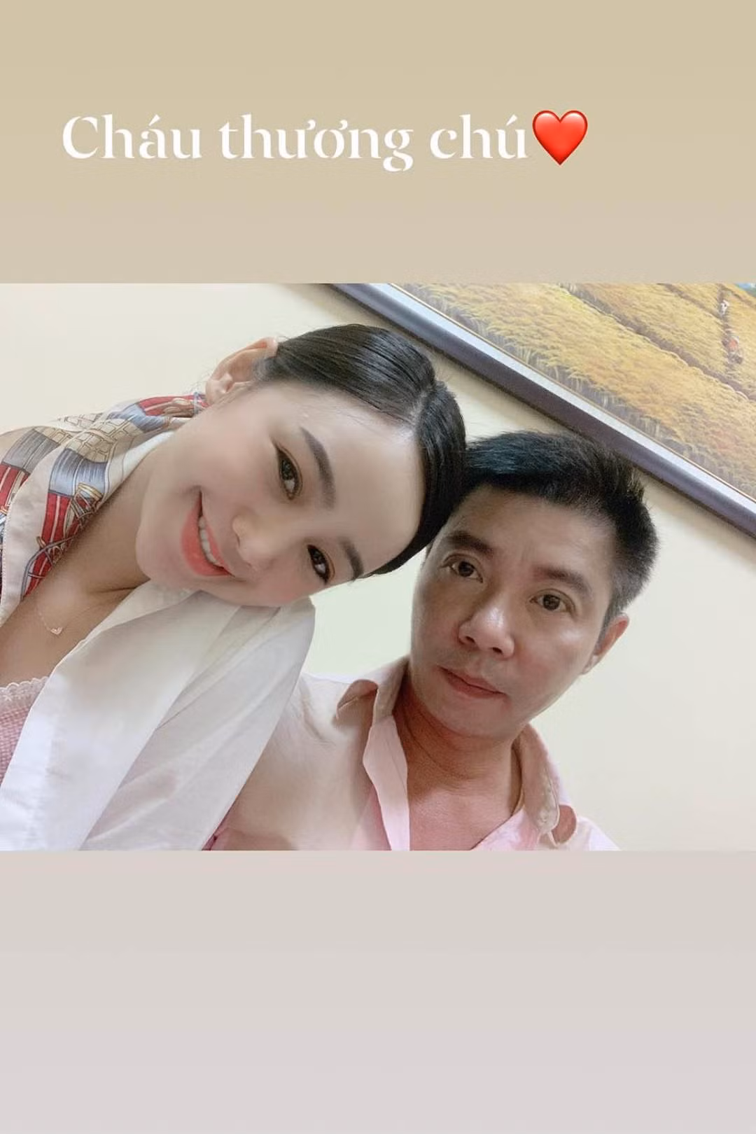 Diễn viên Quỳnh Cool chia sẻ bức ảnh thân thiết bên nghệ sĩ Công Lý kèm chia sẻ: "Cháu thương chú".