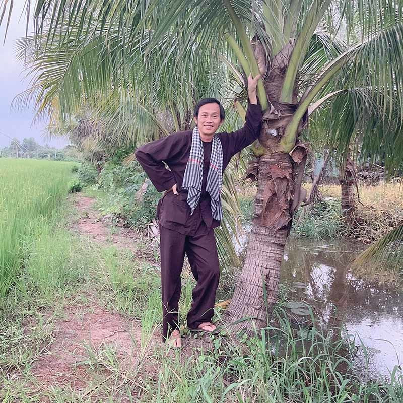 Hình ảnh giản dị của Hoài Linh.