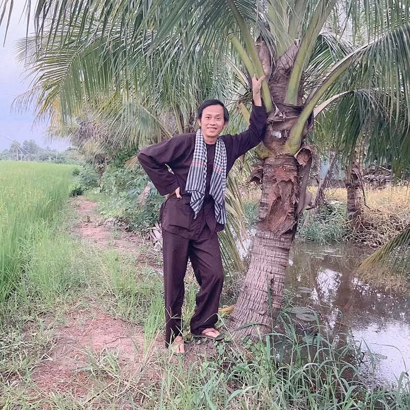 Hình ảnh giản dị của Hoài Linh.