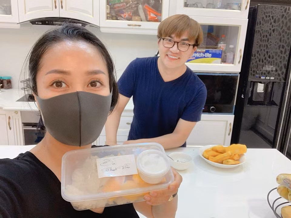 Cuoc song cua Trinh Kim Chi va sao Viet the nao khi cach ly toan xa hoi?-Hinh-2