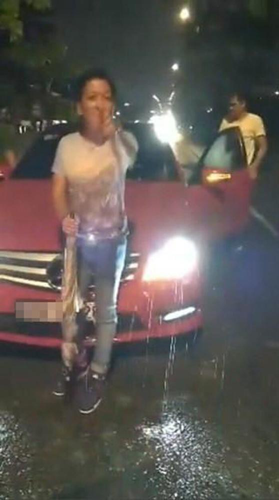 Một năm sau, Trường Giang tiếp tục rơi vào tình trạng mất kiểm soát vì say. Không vui vẻ như tiệc sinh nhật của Nhã Phương, lần này ma men đã khiến nam danh hài vướng thị phi vì bị va chạm giao thông.