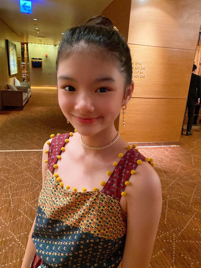 Bởi vẻ ngoài xinh xắn, đáng yêu, Bảo Tiên nhận được nhiều lời mời đóng quảng cáo. Tuy nhiên, Trương Ngọc Ánh đều từ chối vì không muốn con gái gia nhập showbiz quá sớm.