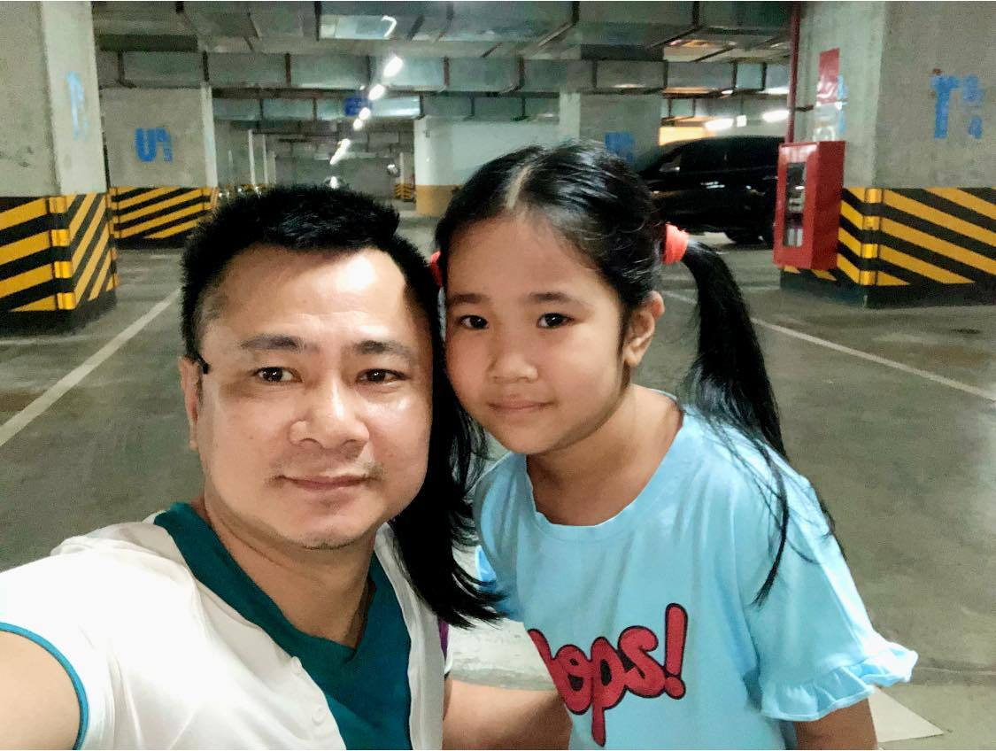 NSND Tự Long khoe ảnh chụp cùng cô con gái đáng yêu.