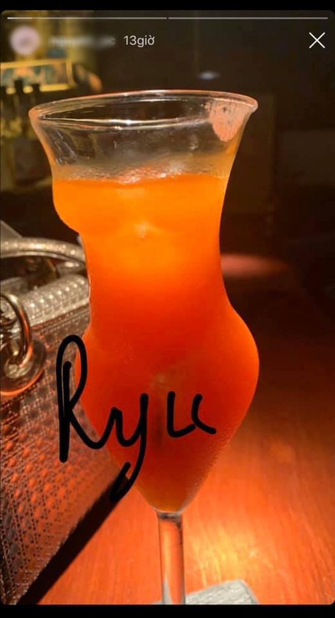 Một lần khác, cả hai được cho là đi hẹn hò ở một địa điểm ăn chơi ở Sài Gòn.