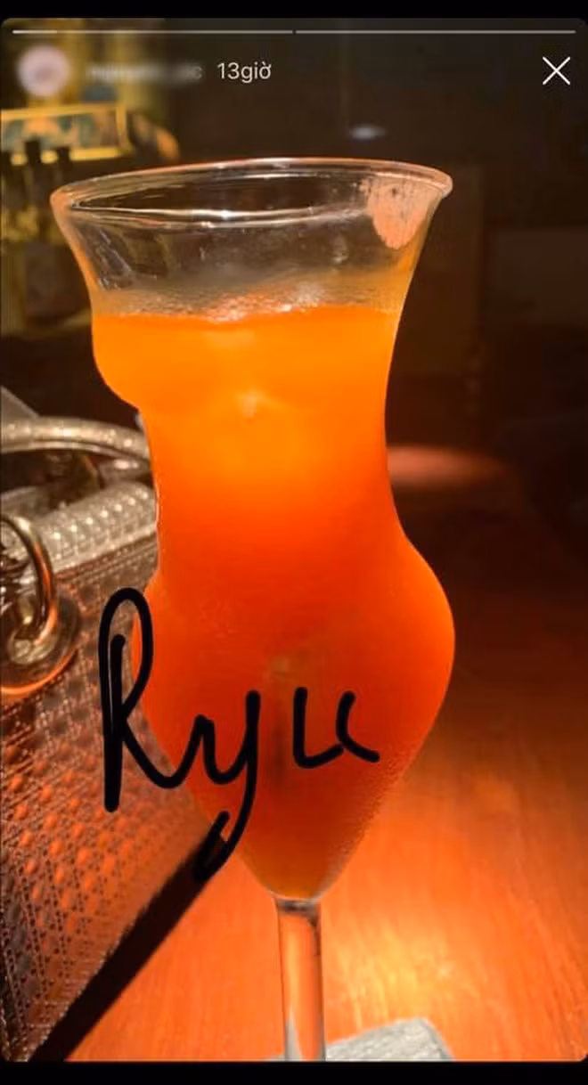 Một lần khác, cả hai được cho là đi hẹn hò ở một địa điểm ăn chơi ở Sài Gòn.