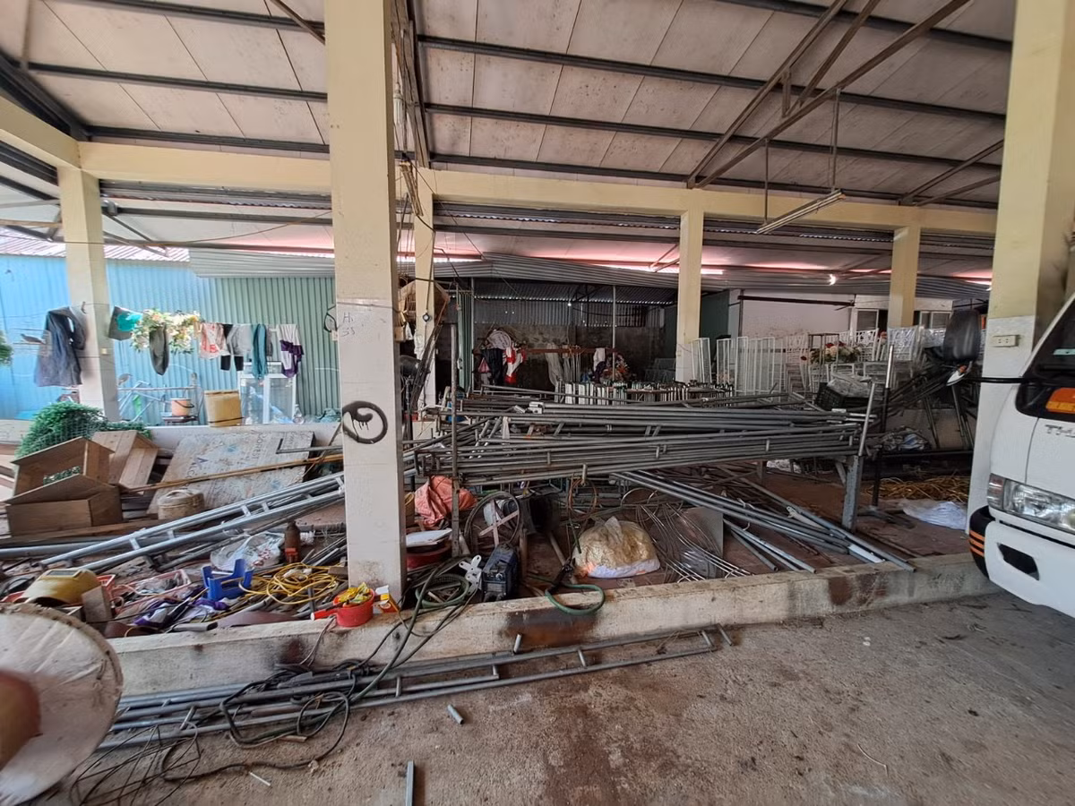 Các vật dụng trang thiết bị trong chợ bị hư hỏng, xuống cấp trầm trọng