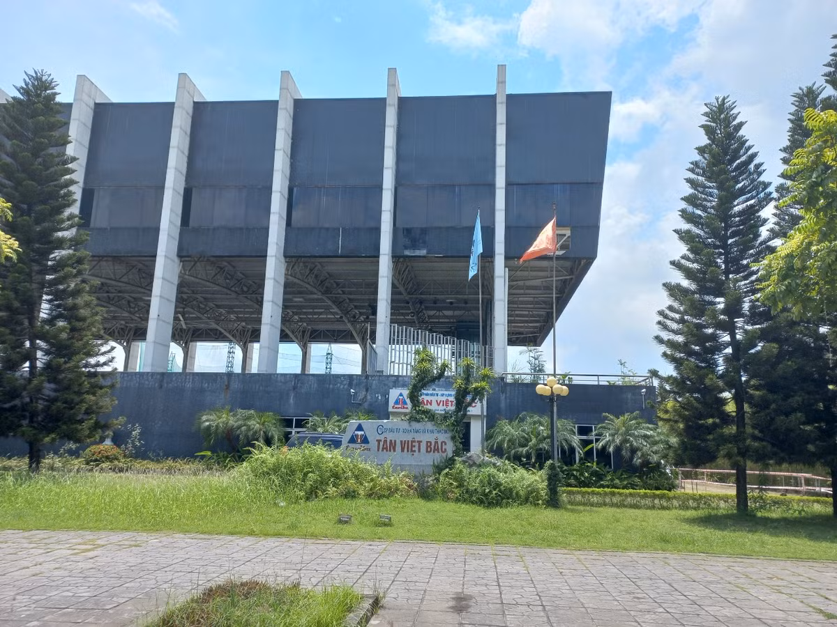 Nguoi dan KDT Tan Viet Bac keu troi vi tien dien: Chu dau tu cung “khoc”