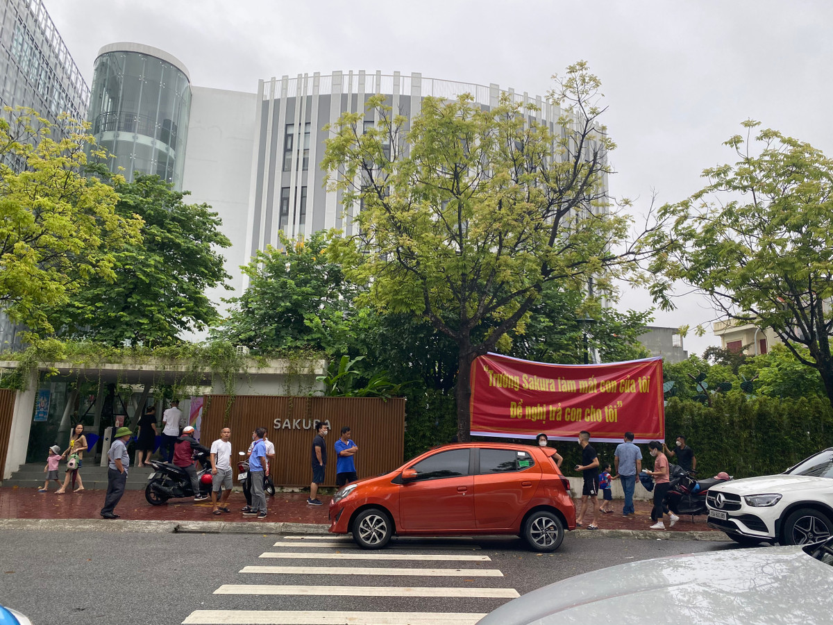 De hoc sinh bi “be di mat”, truong Mam non Sakura Montessori co vo can?-Hinh-5