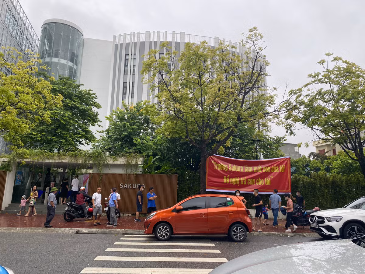 De hoc sinh bi “be di mat”, truong Mam non Sakura Montessori co vo can?-Hinh-5