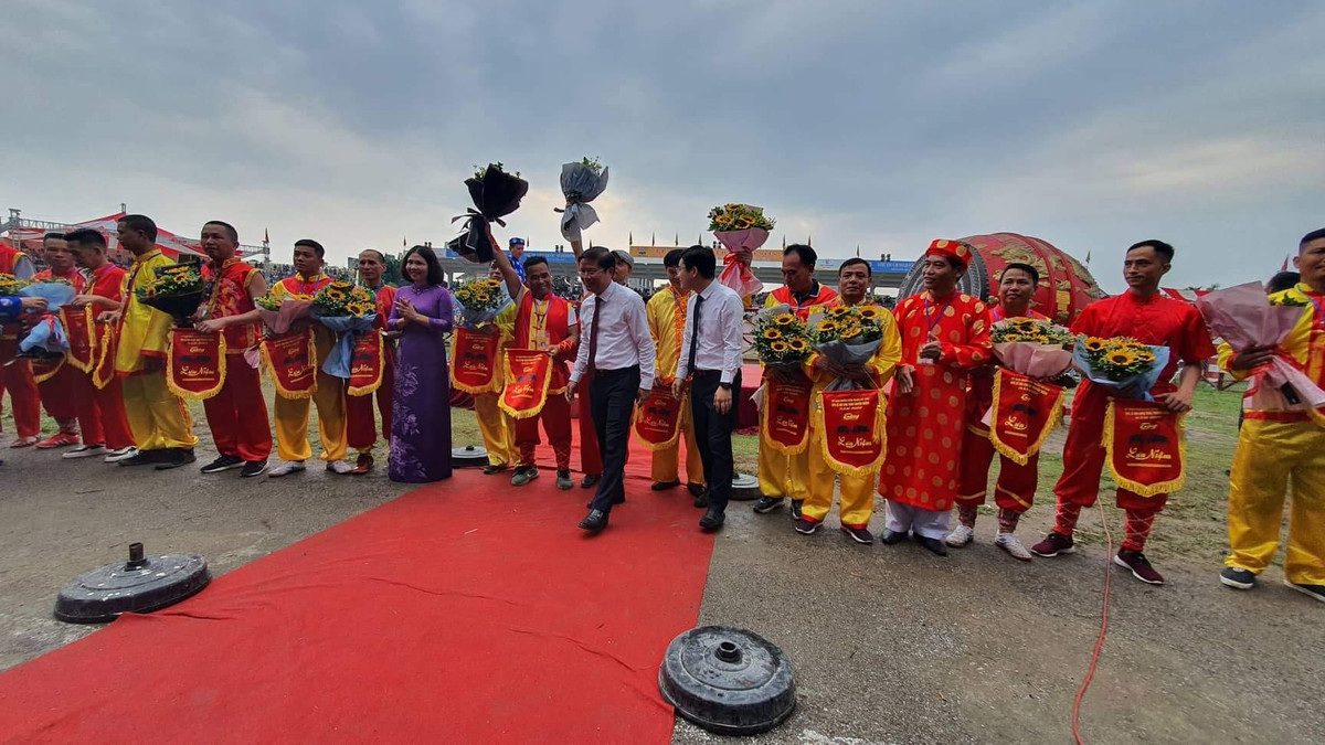 Đây là hoạt động văn hóa lâu đời, có sự giao thoa giữa những yếu tố văn hoá nông nghiệp đồng bằng với văn hoá cư dân ven biển, mang sắc thái riêng, gắn liền việc thờ cúng thuỷ thần với nghi lễ chọi và hiến sinh trâu, thể hiện tinh thần cùng thể chất đặc biệt của người dân miền biển Hải Phòng. 