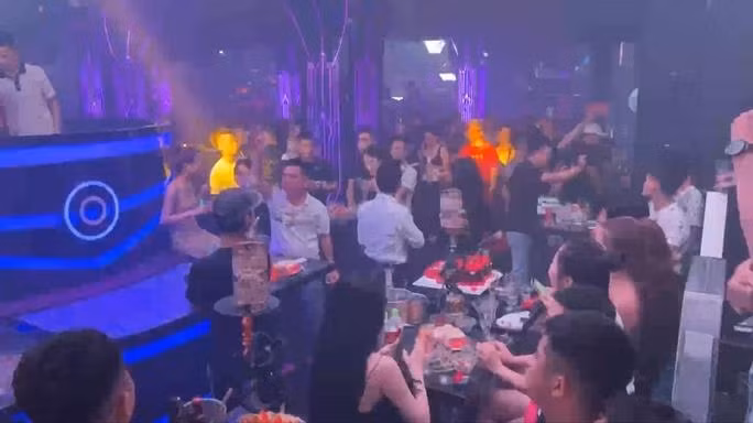 Hai Phong: 60 dan choi duong tinh voi ma tuy trong quan bar Playhouse