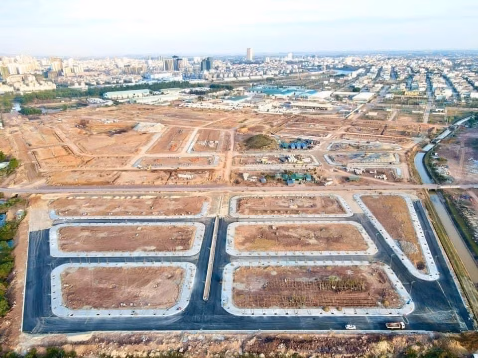 Quang Ninh: Vi dau 13 san giao dich bat dong san bi “tuyt coi”?