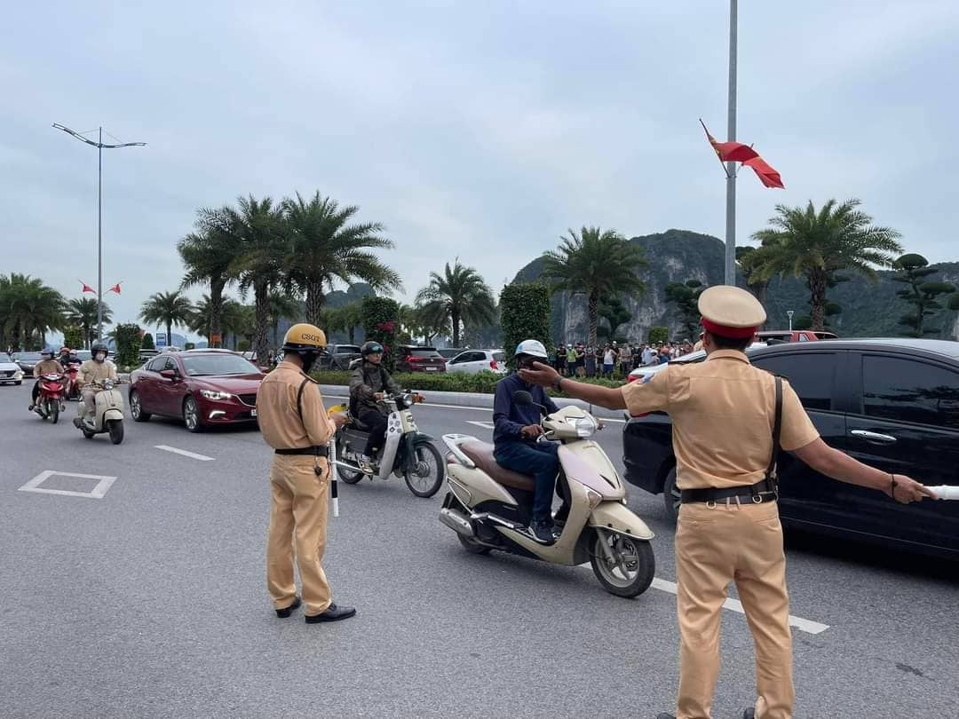 Quang Ninh: Kham nha nguyen Chu tich TP Ha Long Pham Hong Ha-Hinh-4