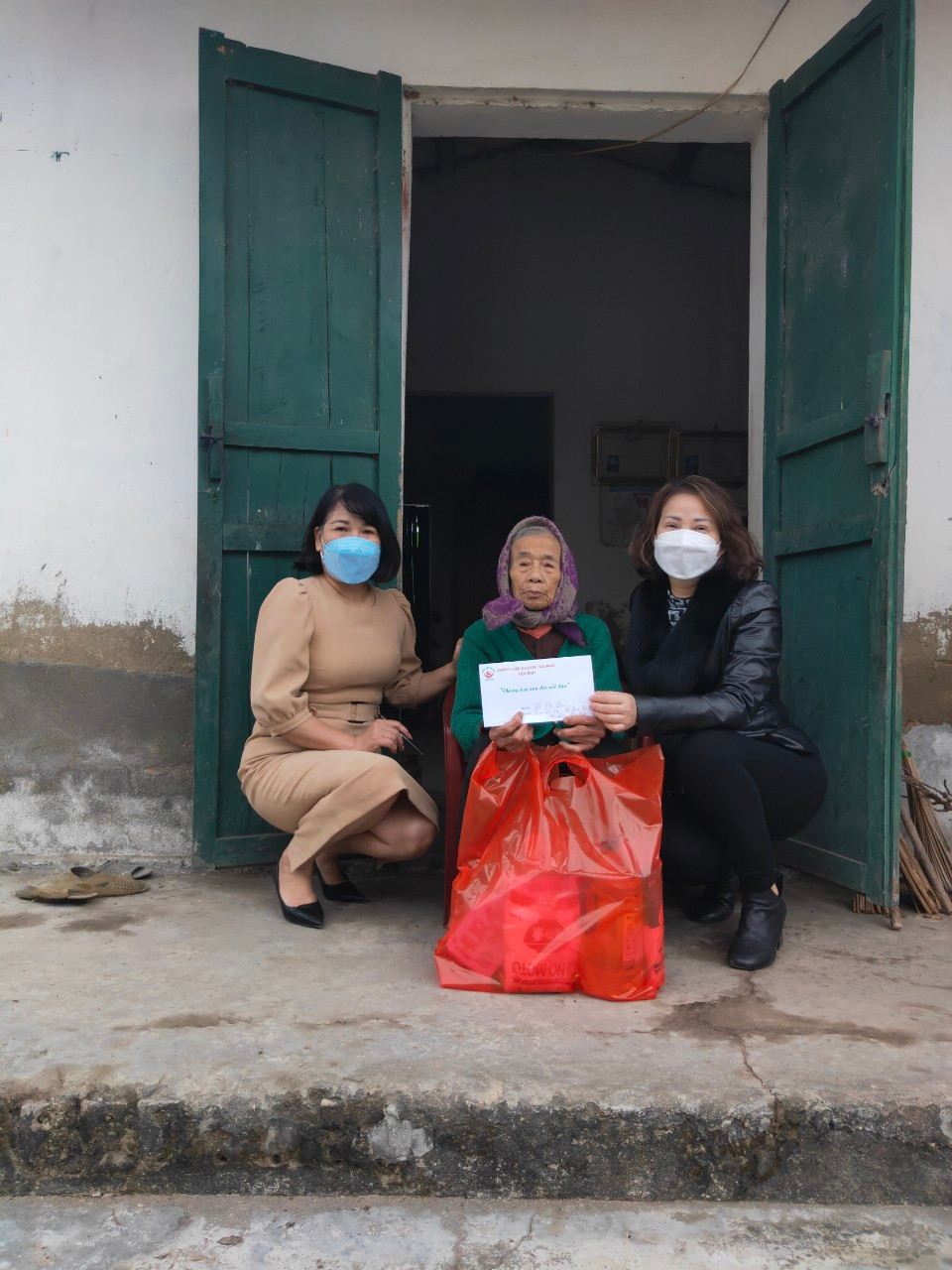 Người bệnh ấm lòng với những cốc cháo nghĩa tình Tâm Phát - Hình 3 Nguoi benh am long voi nhung coc chao nghia tinh Tam Phat-Hinh-3