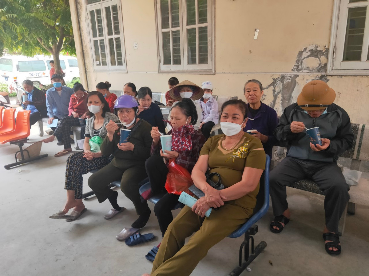 Người bệnh ấm lòng với những cốc cháo nghĩa tình Tâm Phát - Hình 7 Nguoi benh am long voi nhung coc chao nghia tinh Tam Phat-Hinh-7