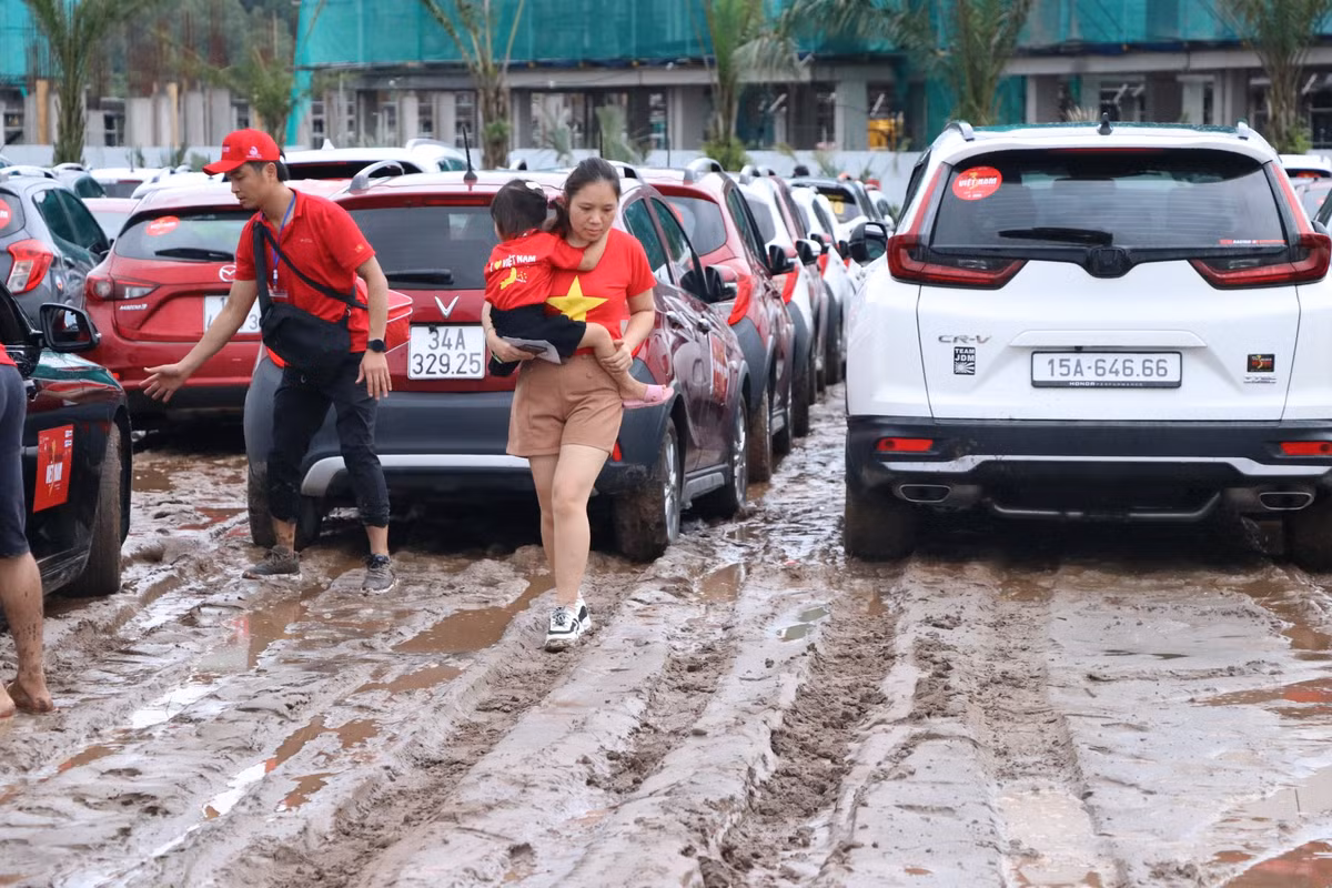 Gan 2.000 o to xep hinh ban do Viet Nam lon nhat tu truoc den nay-Hinh-3