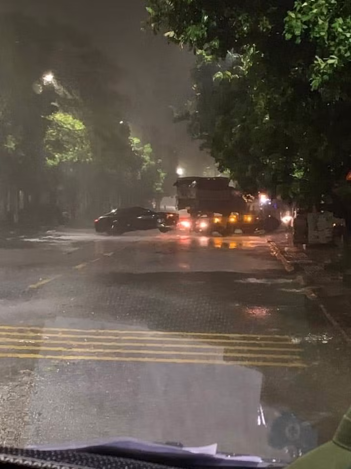 Hai Phong ngap sau trong bien nuoc-Hinh-3