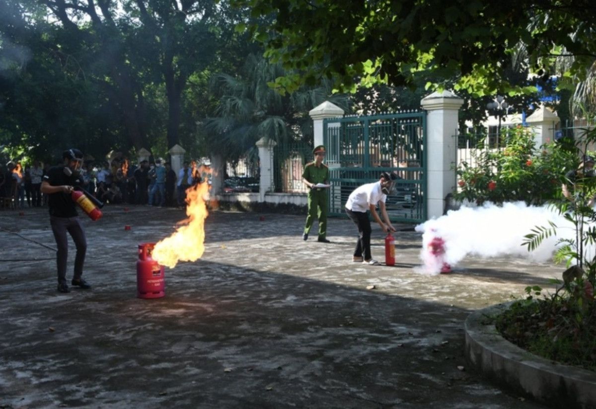 Hai Phong: Tap huan PCCC cho hang tram quan karaoke va co so luu tru-Hinh-3