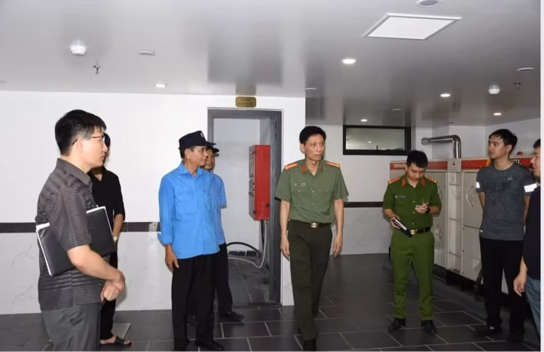 Hai Phong: Xu phat 79 co so karaoke vi pham ve PCCC-Hinh-2