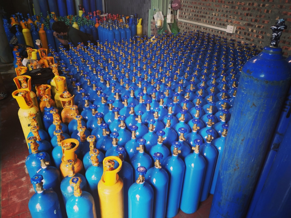 Hai Phong: Dang truy tim chu so huu cua hang nghin binh chua “khi sung suong“