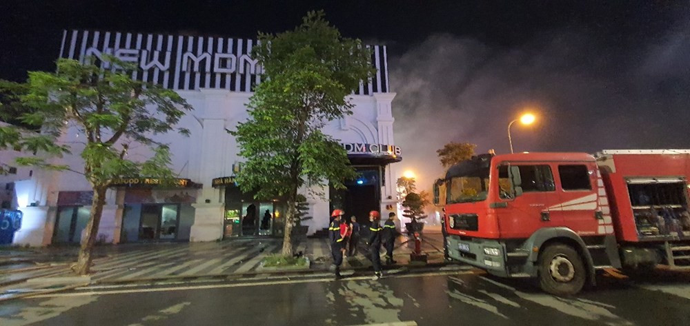 Quan bar lon nhat Hai Phong boc chay ngun ngut-Hinh-3