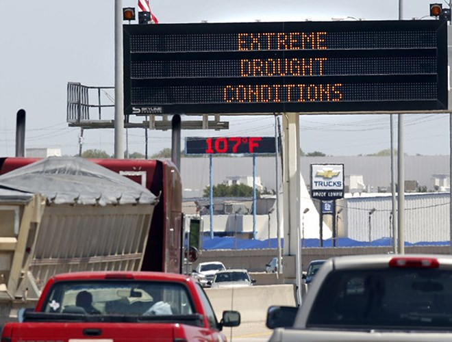 Tại Bắc Mỹ, một đợt hạn hán năm 1988 kéo dài xảy ra kèm theo những trận bão bụi nghiêm trọng, khiến 10.000 người thiệt mạng, thiệt hại kinh tế lên đến 78 tỷ USD.