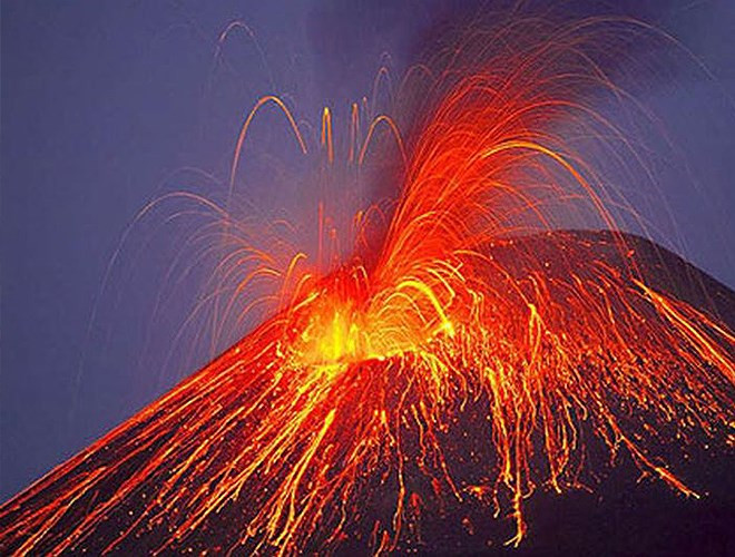 Núi lửa Tambora (Indonesia): Vụ phun trào dữ dội năm 1815 khiến khoảng 10.000 người chết ngay lập tức, hơn 70.000 người chết do hậu quả khí hậu nó để lại