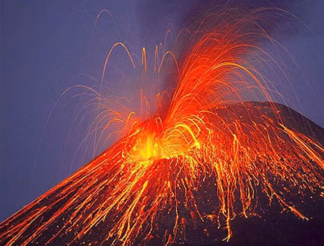 Núi lửa Tambora (Indonesia): Vụ phun trào dữ dội năm 1815 khiến khoảng 10.000 người chết ngay lập tức, hơn 70.000 người chết do hậu quả khí hậu nó để lại