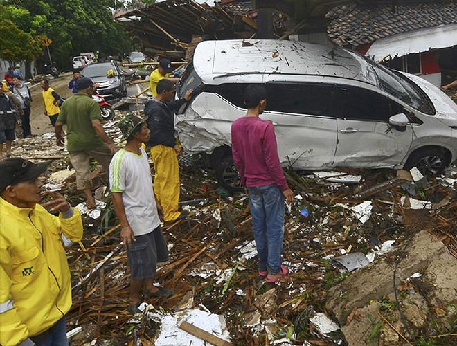  Thảm họa sóng thần khiến cho ít nhất 280 người đã thiệt mạng và hơn 1.000 người bị thương.