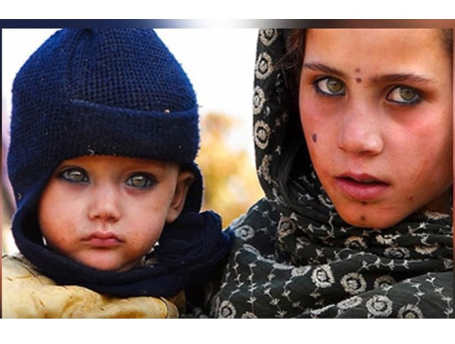 Nếu tính ra chỉ có 4% dân số thế giới sở hữu đôi mắt xanh, thì chắc chắn, cậu bé này đến từ một thế giới khác