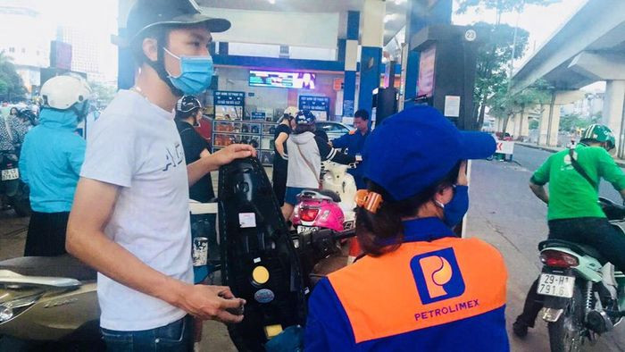 Hôm nay, giá xăng có thể quay đầu giảm Hom nay, gia xang co the quay dau giam