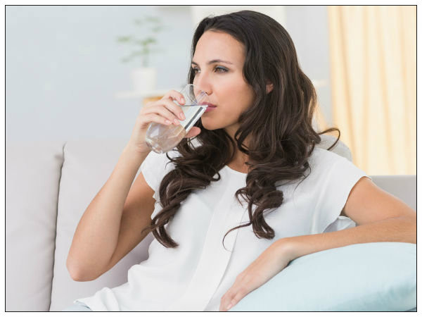 Tuy nhiên, thường xuyên uống nước đường không chỉ dẫn đến việc hấp thụ quá nhiều đường ảnh hưởng đến sự ổn định của đường huyết mà còn dẫn đến tích tụ chất béo và các chất khác trong cơ thể, ảnh hưởng đến các chỉ số khác của cơ thể. Ảnh: Boldsky.